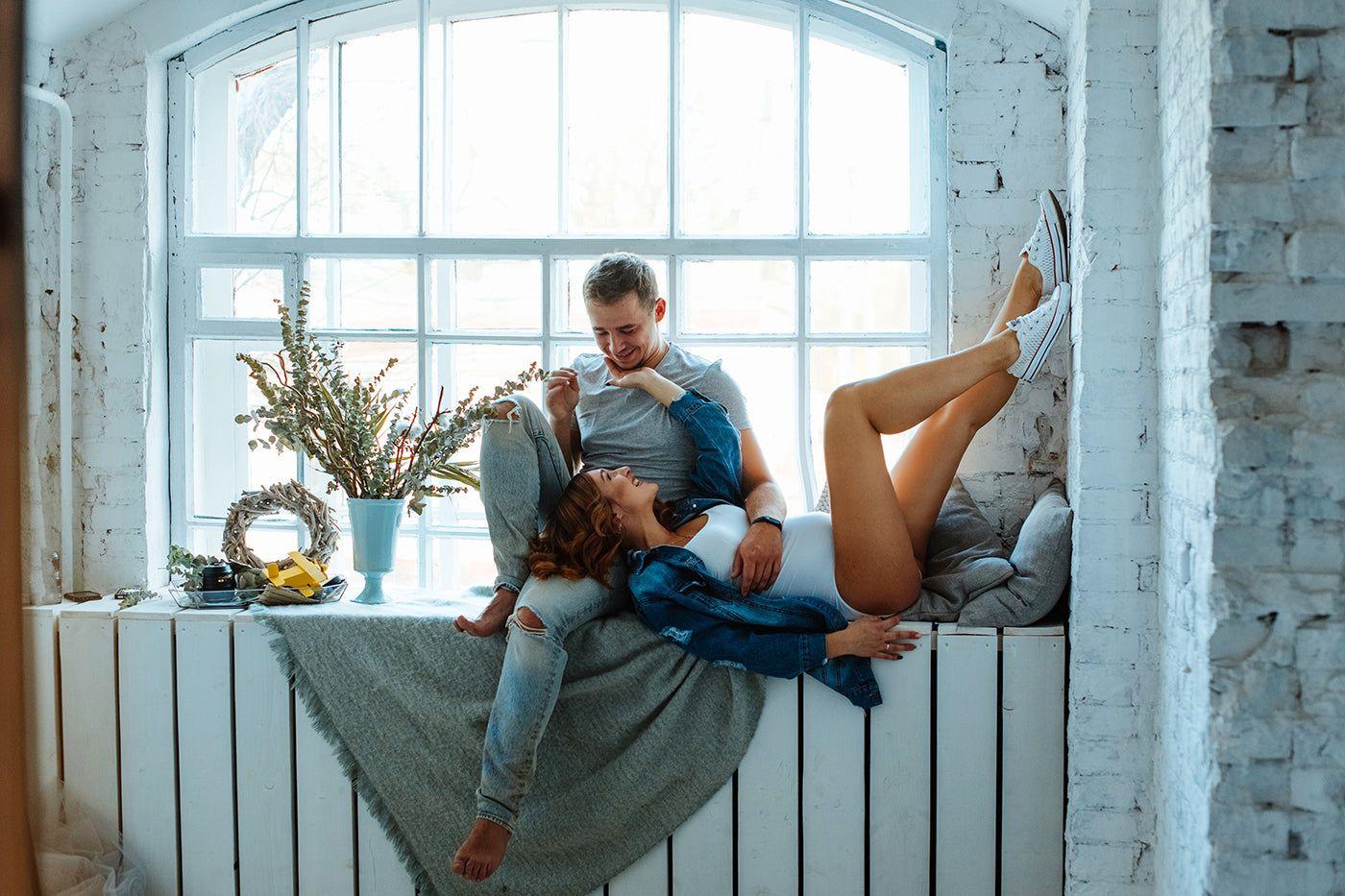 expecting-parents-relaxing