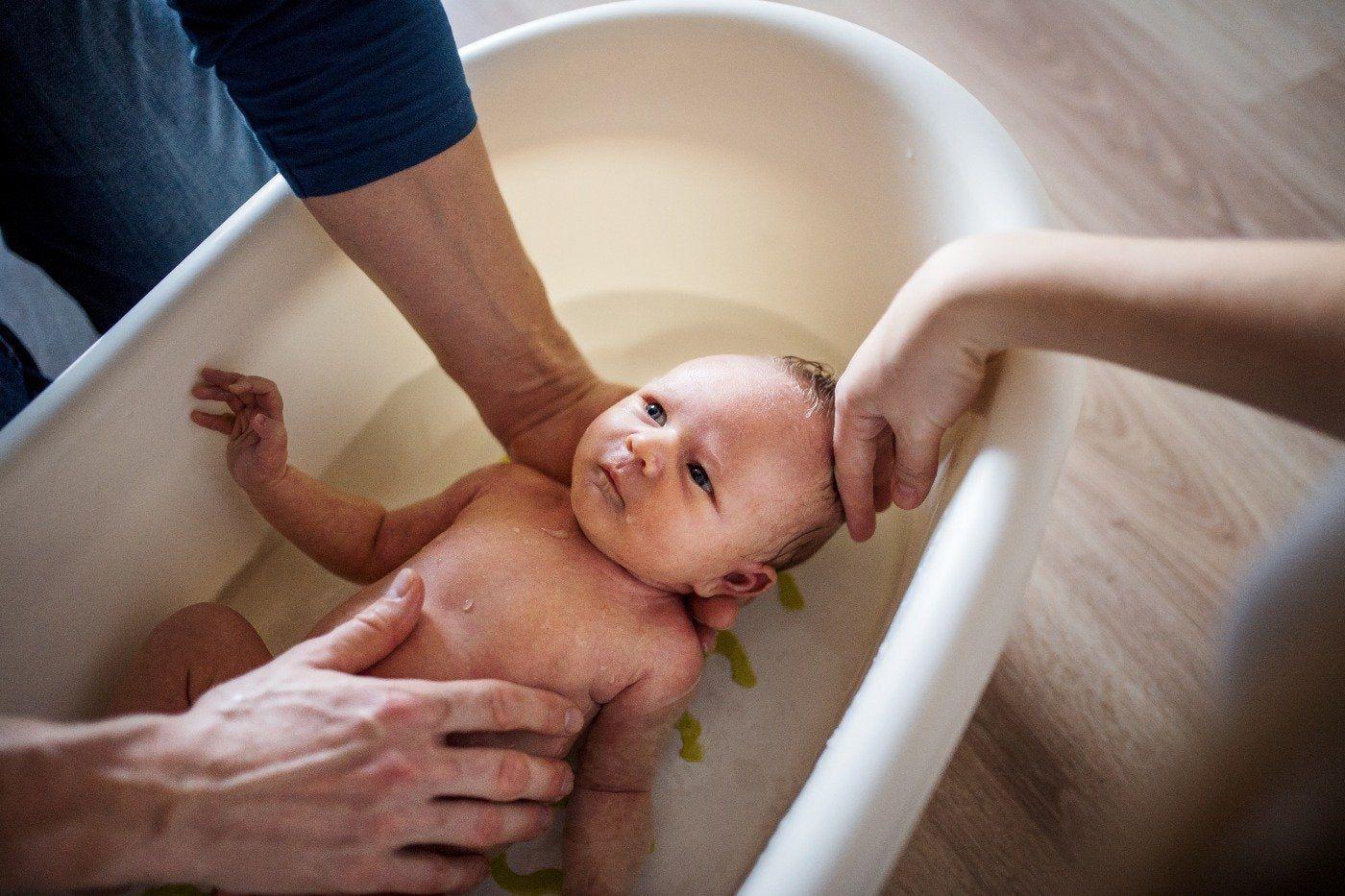 newborn-baby-getting-first-bath